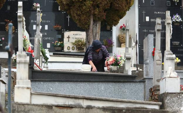 Ponferrada establece un servicio especial de autobuses al cementerio de cara a la festividad de Todos los Santos