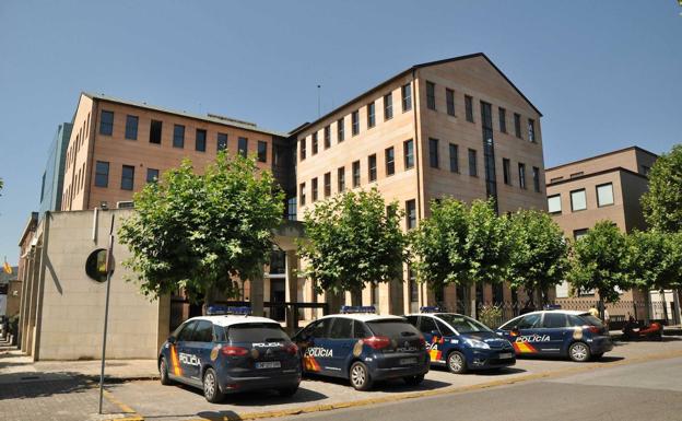 La Policía Nacional de Ponferrada detiene al autor de cinco delitos de robos con violencia por el método del tirón