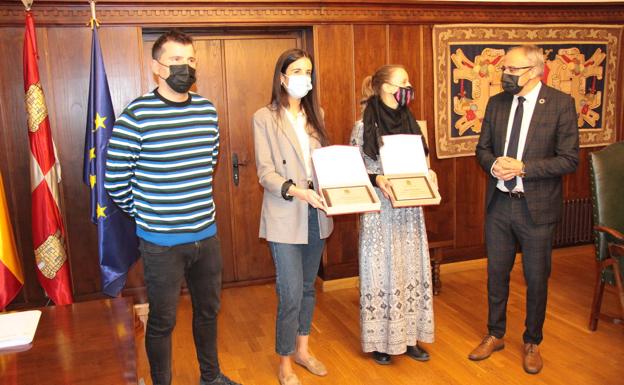 Ponferrada reconoce la trayectoria deportiva Raquel Suárez y Carolina Laurentiu