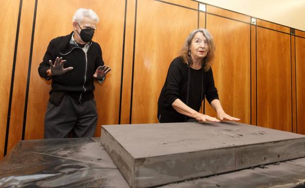 Los actores Juan Margallo y Petra Martínez demuestran que tienen «mucha mano» en Ponferrada