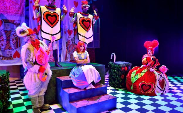 Trecandís llena el Bergidum con la magia de 'Alicia el musical de las maravillas'