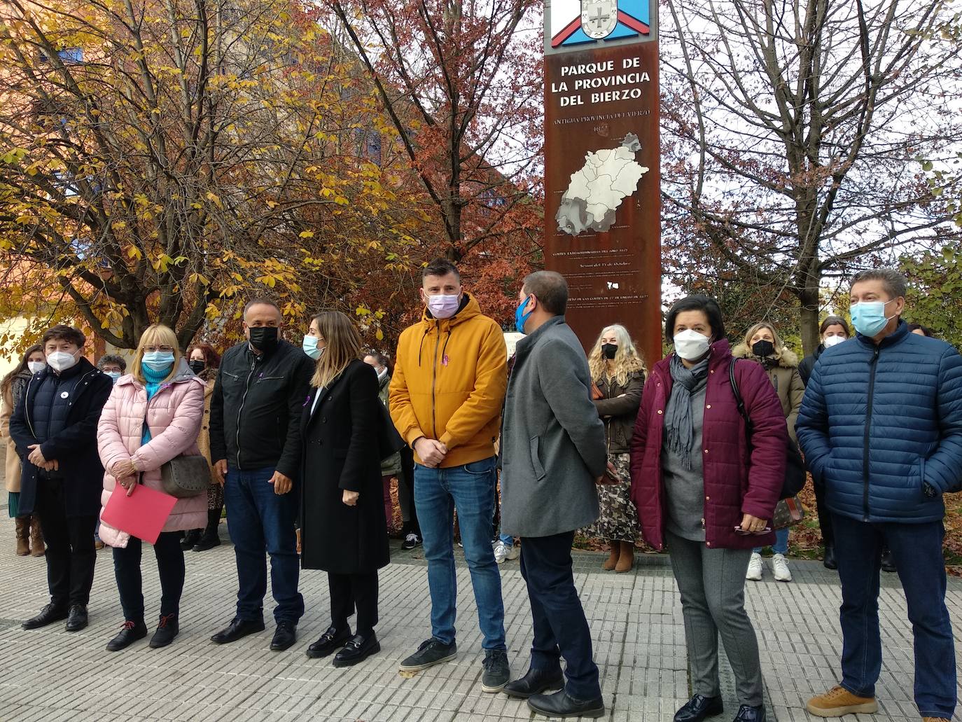Concentración de Consejo Comarcal del Bierzo contra la violencia hacia las mujeres