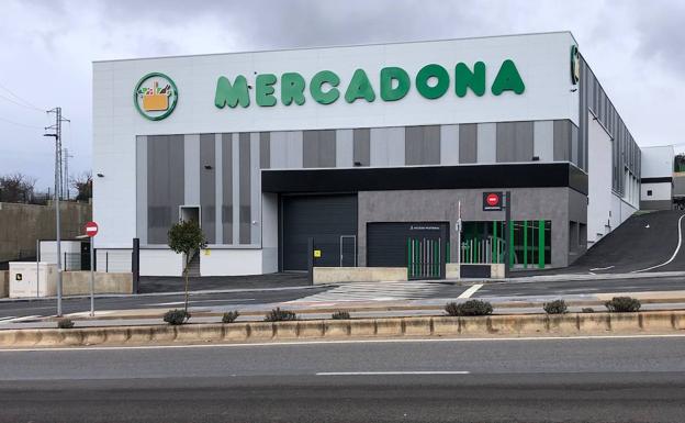 Mercadona inaugura su nuevo modelo de tienda eficiente en la avenida Montearenas de Ponferrada