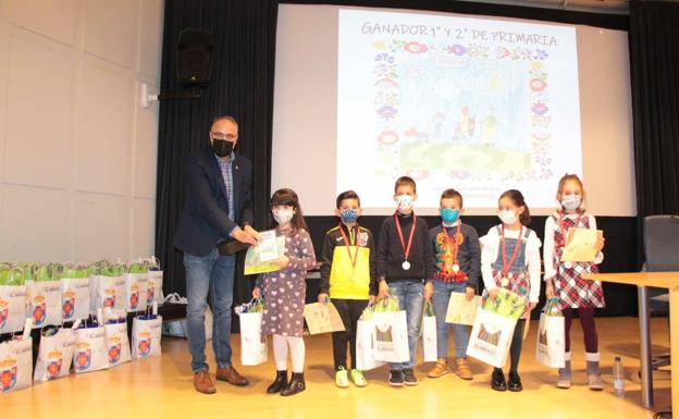 Alumnos de más de veinte colegios del Bierzo y Laciana participan en el certamen de dibujo de Ambi