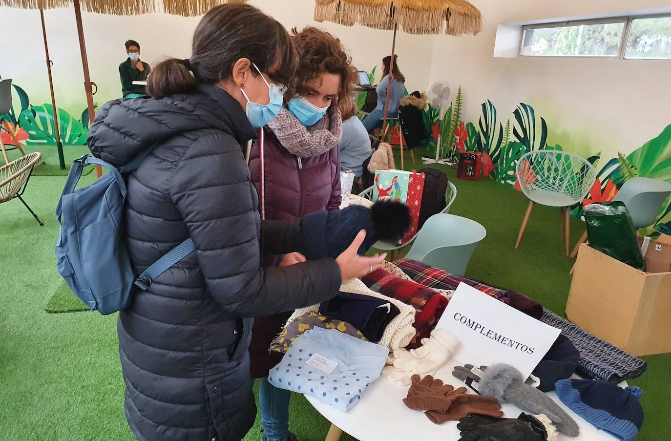 Mercadillo de ropa y complementos en el Campus de Ponferrada