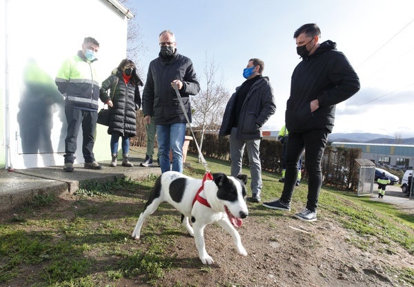 El alcalde de Ponferrada visita el albergue canino municipal