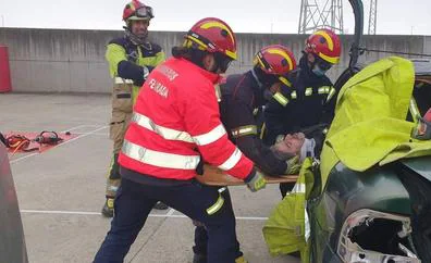 Los bomberos de Ponferrada mejoran sus técnicas de rescate y excarcelación en accidentes de tráfico
