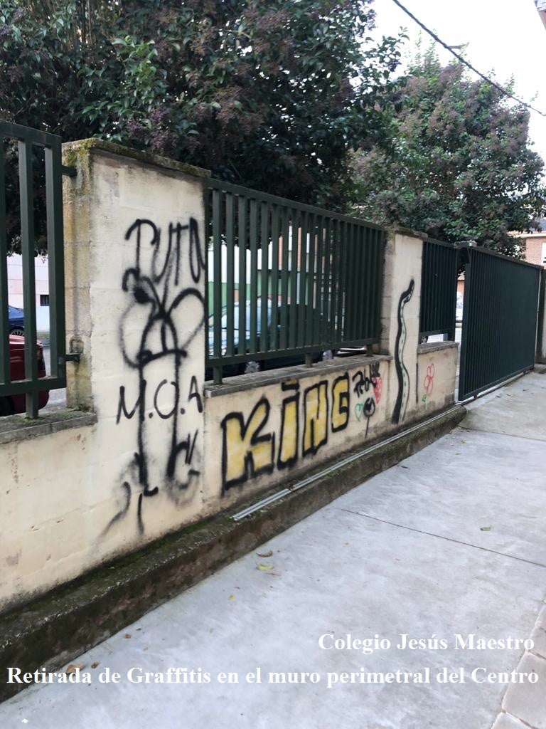 Ponferrada retira graffitis y pintadas ofensivas en las paredes del colegio Jesús Maestro