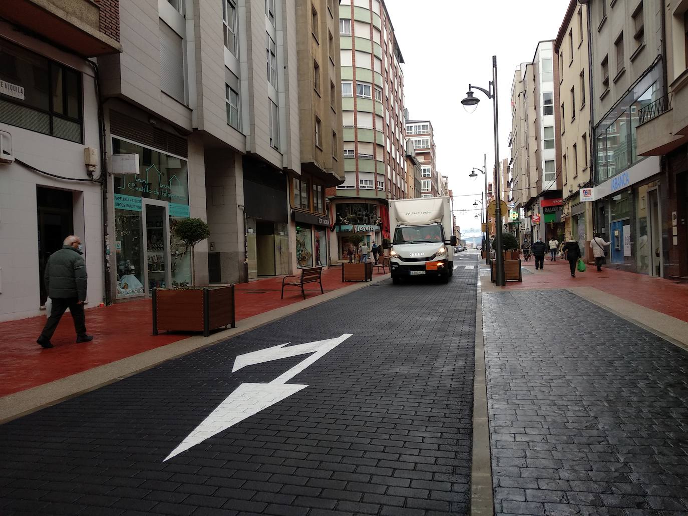 Ponferrada pone en servicio la remodelada calle Gómez Nuñez