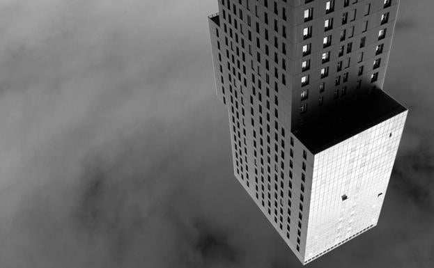 La biblioteca de Ponferrada acoge una muestra de fotografía urbana de la provincia de León