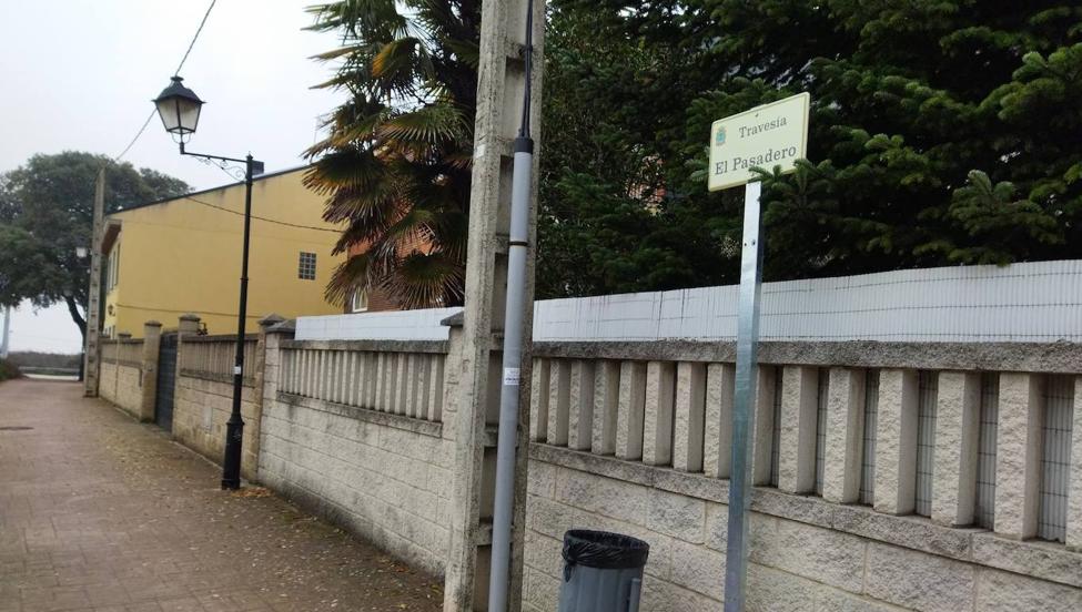 El Ayuntamiento de Ponferrada instala las placas que dan nombre a las calles de Santo Tomás de las Ollas