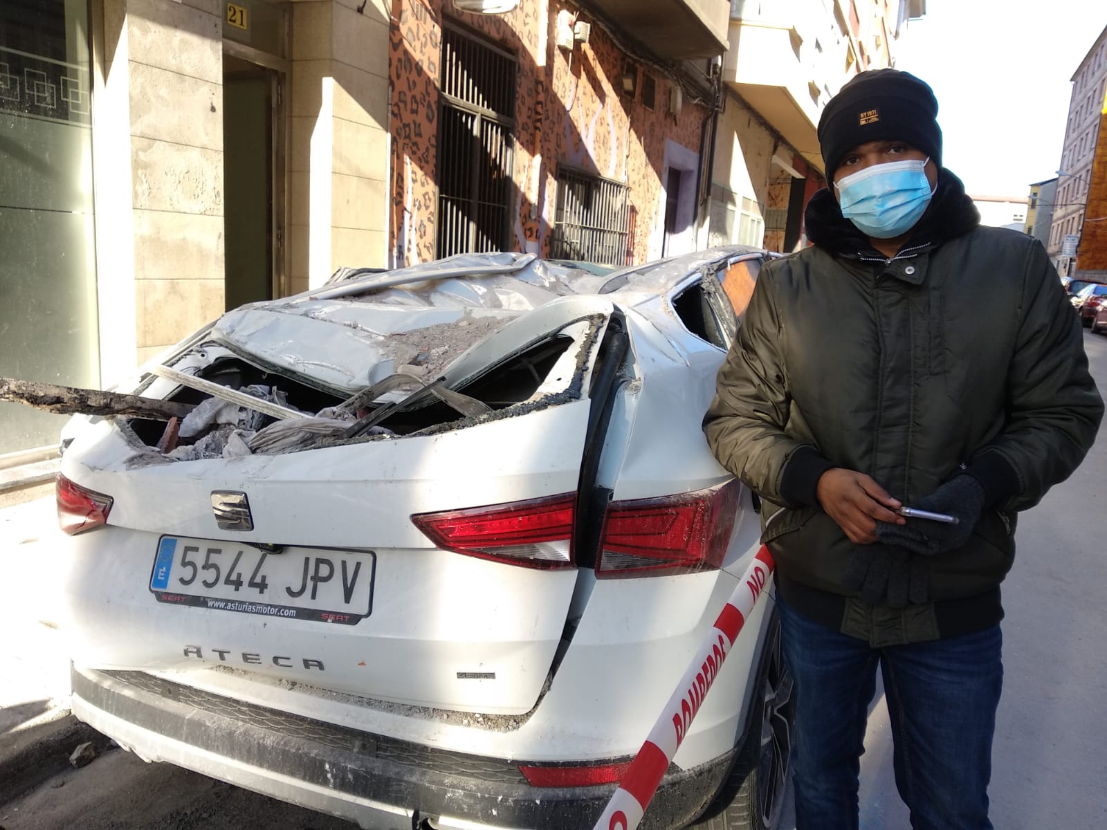 José y María José, los ponferradinos a los que la explosión les ha dejado dos coches siniestro total