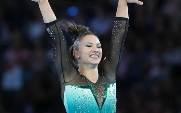 La gimnasta olímpica Roxana Popa ofrece una masterclass en el pabellón Lydia Valentín de Ponferrada