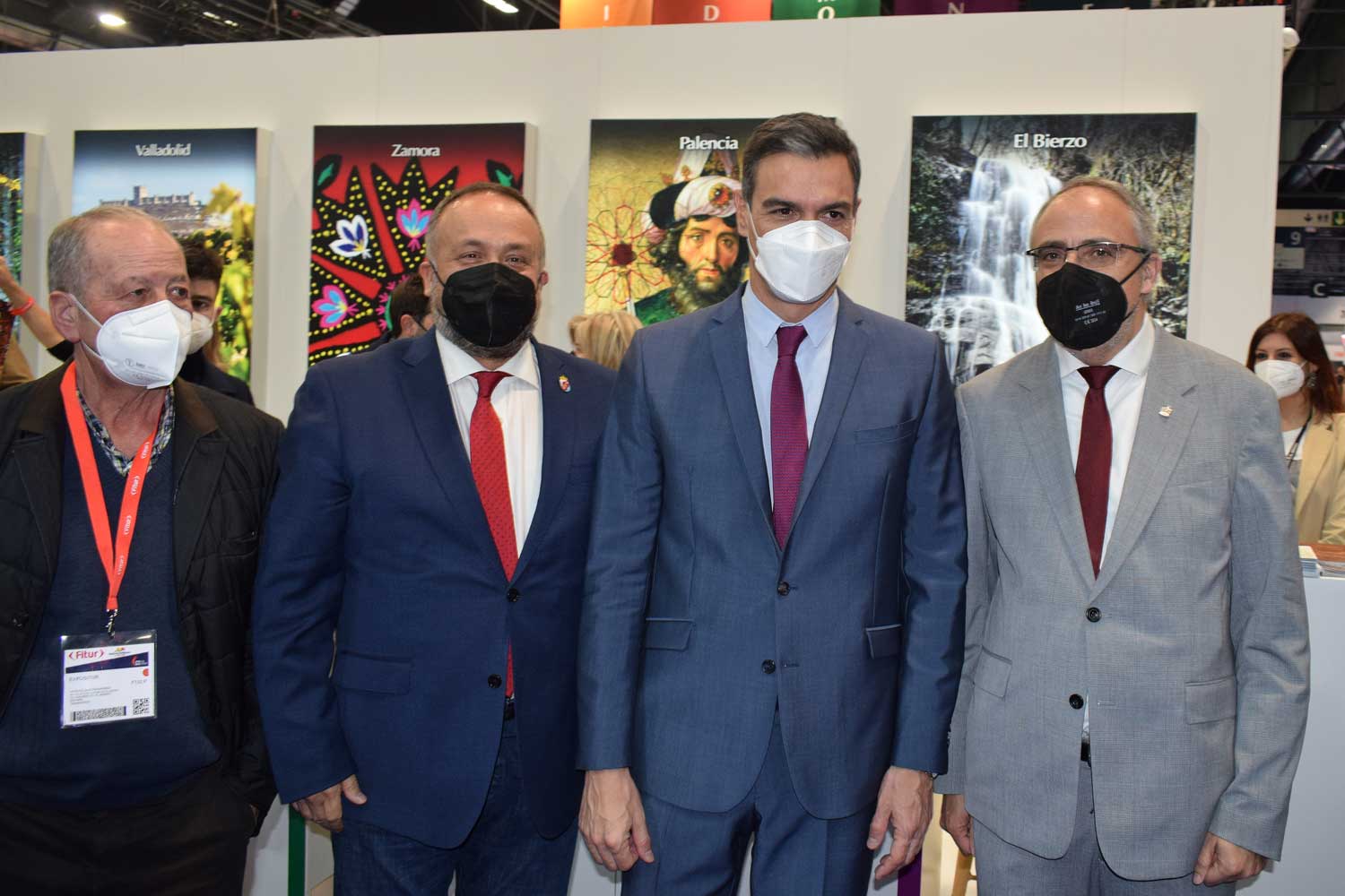 El presidente del Gobierno visita el stand del Bierzo en Fitur