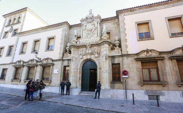 El fiscal pide nueve años y 6.000 euros a dos acusadas de tráfico de drogas en un bar de Ponferrada