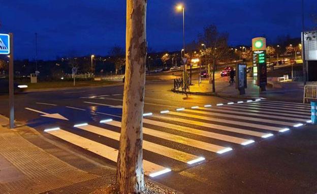 Ponferrada instalará el primer paso de peatones 'inteligente' en uno de los cruces de la glorieta de Luis del Olmo