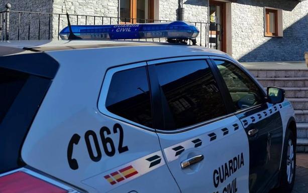 Investigado un hombre como presunto autor del lanzamiento de artefactos incendiarios contra el Ayuntamiento de Páramo del Sil