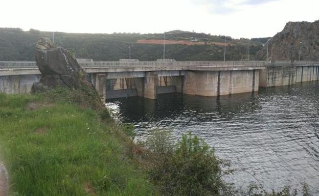 La mancomunidad de Bembibre y Castropodame legaliza la traída de agua del embalse de Bárcena