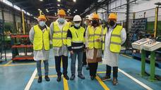 Carlota Amigo y el eurodiputado Luis Garicano visitan Aceros Roldán