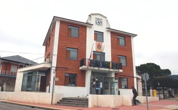 La Audiencia juzga al excalde de Cubillos del Sil por prevaricación en una decena de contratos