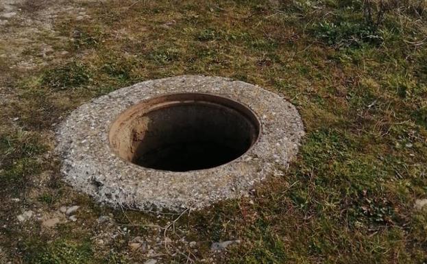 Denuncian el robo de tapas de alcantarillas en una zona de paseo que une Ponferrada y Campo