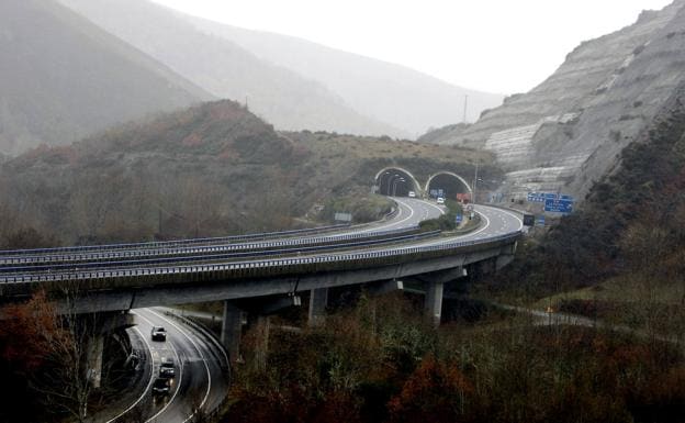 El Mitma adjudica por 8,1 millones la adecuación y mejora de la seguridad de varios túneles en León y Lugo