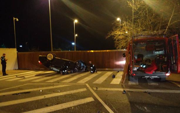 Trasladado al Hospital del Bierzo un hombre de 75 años tras sufrir un vuelco con su vehículo en la avenida Milán de Ponferrada