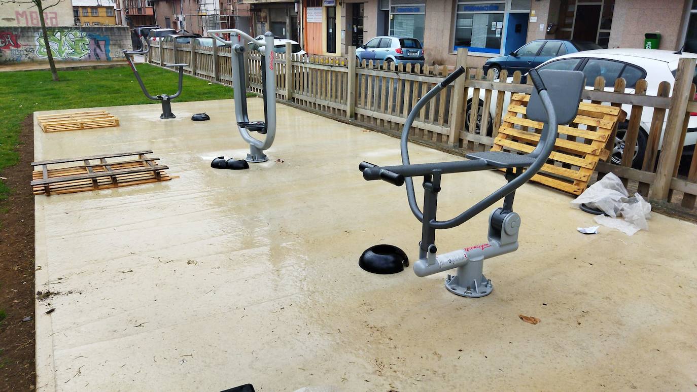 Ponferrada inicia en La Estación la instalación de parques biosaludables