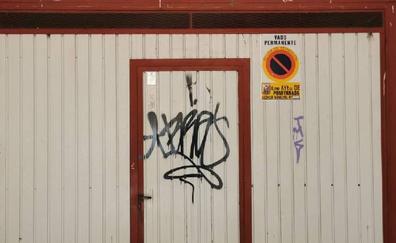 Identificados dos jóvenes como autores de varios grafitis en fachadas y muros de Ponferrada