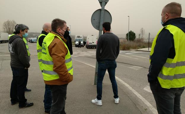 Los transportistas del Bierzo, al límite: «No ganamos ni para comer, tenemos que poner dinero para trabajar»