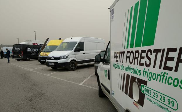 Vega de Valcarce aloja a los camiones embolsados a consecuencia de la huelga del sector