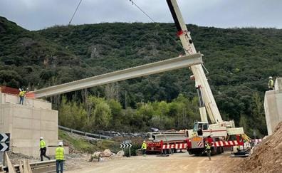 El Mitma inicia el montaje del nuevo viaducto sobre la N-120 a la altura de La Barosa