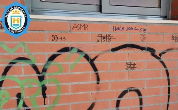 La Policía media con éxito entre una comunidad de propietarios y unos jóvenes, autores de graffitis