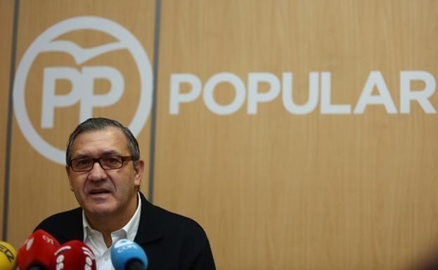 El PP de Cacabelos acusa al alcalde de «llevar al pueblo a un callejón sin salida« al negarse a cumplir la sentencia sobre el Edificio Roma