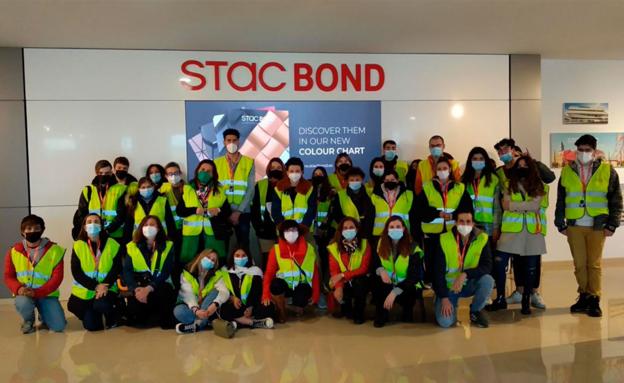 Alumnos del Centro Integrado de FP de Ponferrada visitan la empresa Stac y el Museo Arqueológico de Cacabelos