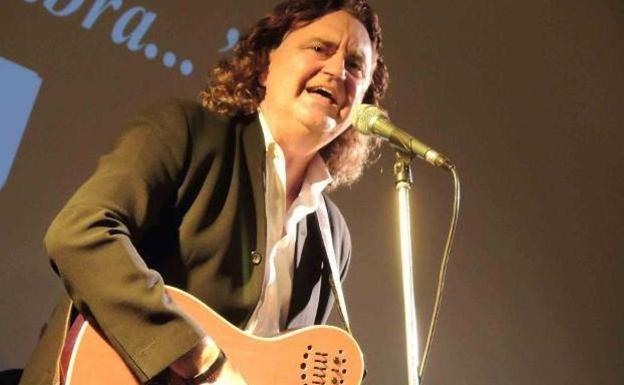 Paco Damas presenta en Cacabelos su disco de homenaje a las Sinsombrero