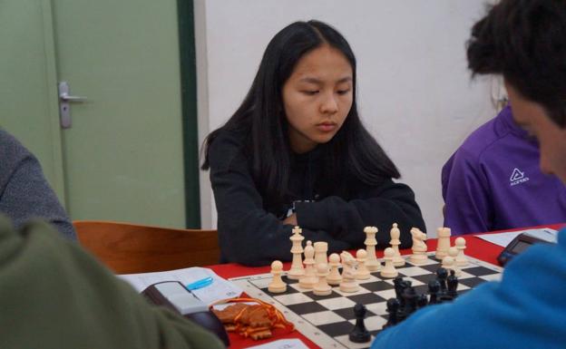 La berciana Carmen Menéndez, campeona de Castilla y León de ajedrez por edades sub-16