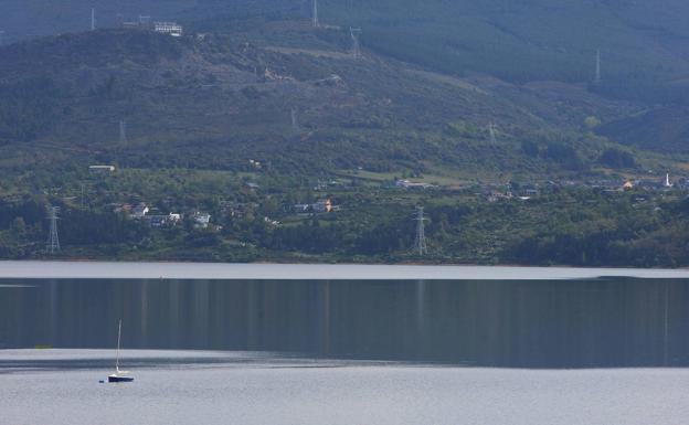 CHMS estudiará la viabilidad del aprovechamiento turístico del embalse de Bárcena