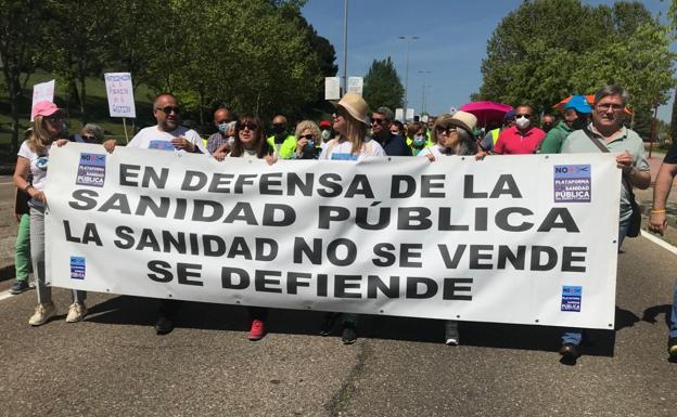 El Bierzo y Laciana lleva su 'Marcha Blanca' a Valladolid para exigir a la Junta un plan que garantice una sanidad pública de calidad