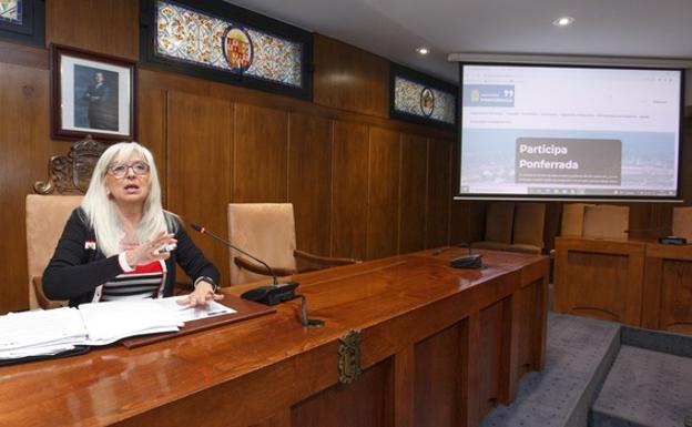 La concejal de Participación Ciudadana, María Luisa Varela, durante la presentación de la nueva herramienta.
