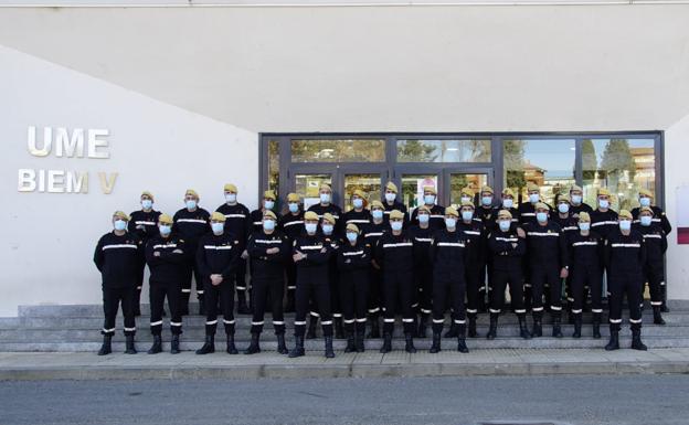 El BIEM V se instruye en la lucha contra incendios forestales en Vega de Espinareda