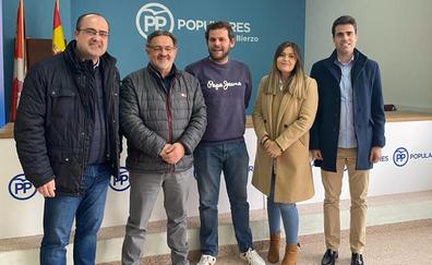 Javier Santiago Vélez presentará la próxima semana la nueva junta local del PP en Ponferrada que presidirá el exconcejal Carlos Fernández