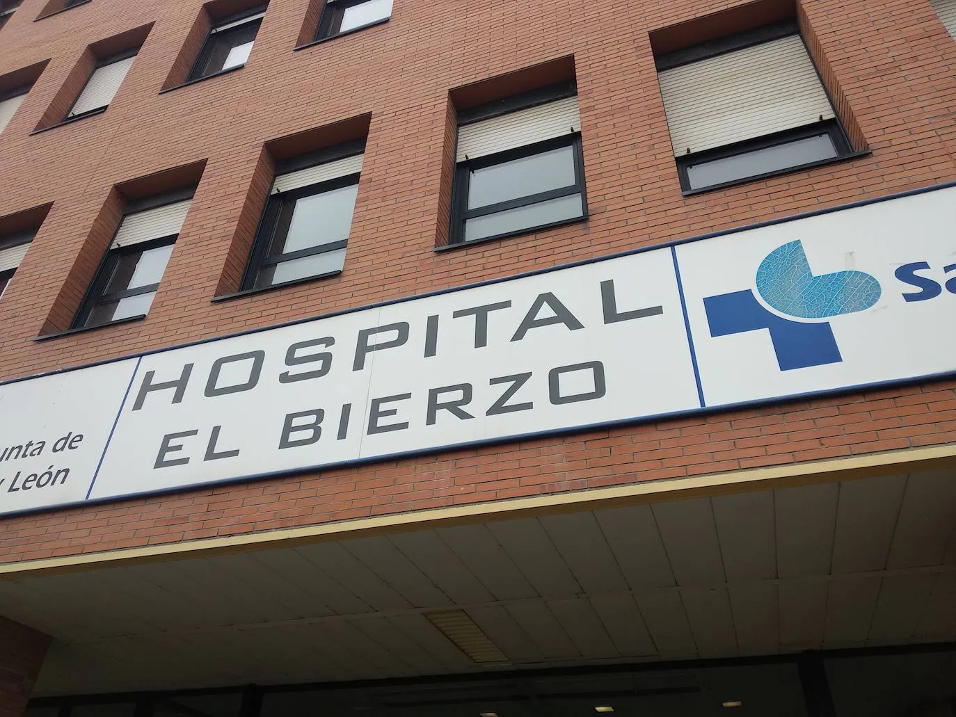 El Hospital del Bierzo descarta cerrar las plantas Covid y se adapta a la desescalada con atención específica