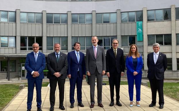 El embajador del Bierzo, Luis del Olmo, se une a la 'cumbre' de autoridades para recibir al monarca