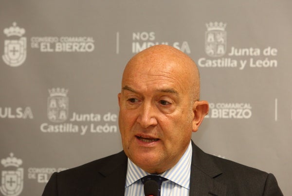 El consejero de Presidencia visita el Consejo Comarcal del Bierzo