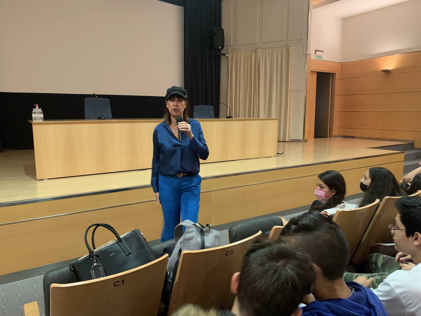 Mabel Lozano advierte en la Universidad Feminista de Ponferrada contra la «esclavitud extrema» que suponen la trata y la explotación sexual