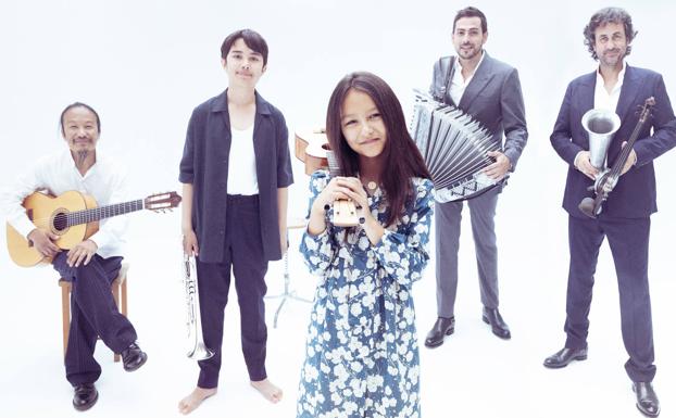 El Bergidum cierra su 25 temporada con el concierto de Isaac et Nora & Fetén Fetén y danza en la calle