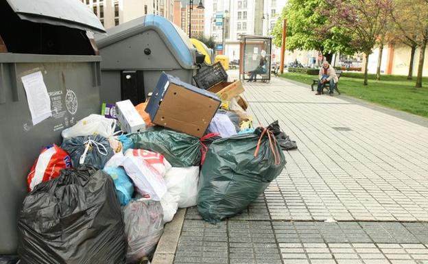 Imagen de una huelga en el servicio de recogida de basuras de Ponferrada./
