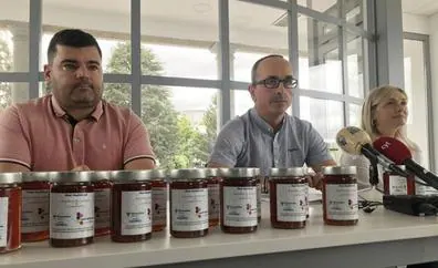 Apícola del Bierzo produce 135 tarros de miel en terrenos de la cantera de Cementos Cosmos en Corullón