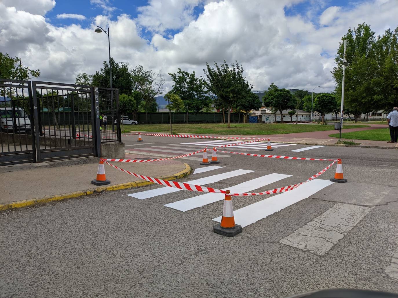 Ponferrada pinta los pasos de peatones del barrio de Compostilla